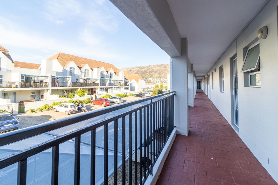 To Let 2 Bedroom Property for Rent in Gordons Bay Central Western Cape